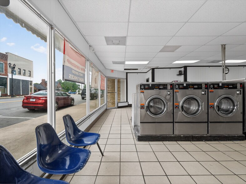 More Photos Of 217 State St, Ashley General Retail For Sale