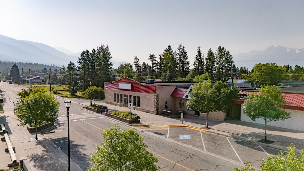 More Photos Of 1155 5th Ave, Valemount Storefront For Lease