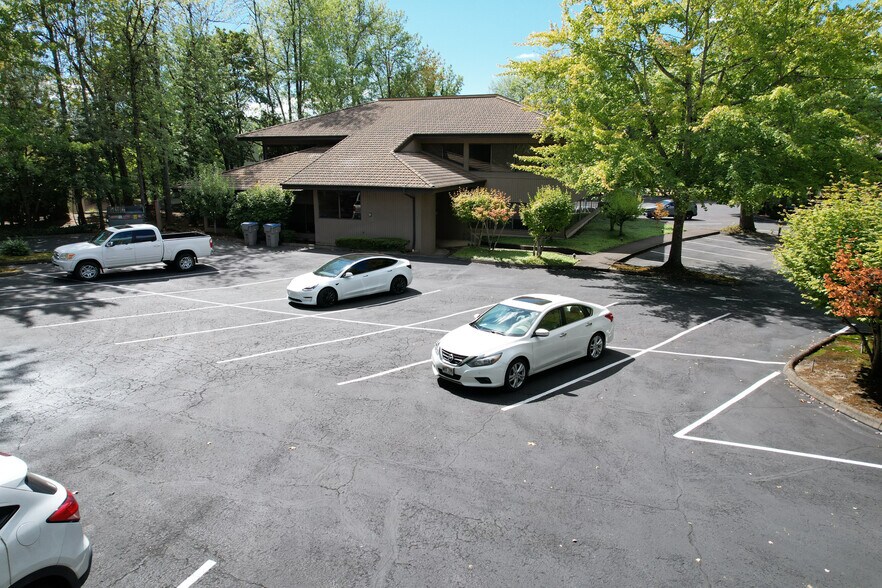More Photos Of 7180 SW Fir Loop, Tigard Office For Sale