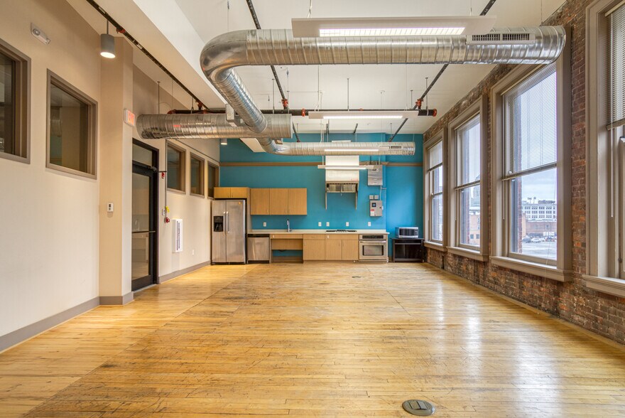 More Photos Of 686 Main St, Buffalo Loft Creative Space For Lease