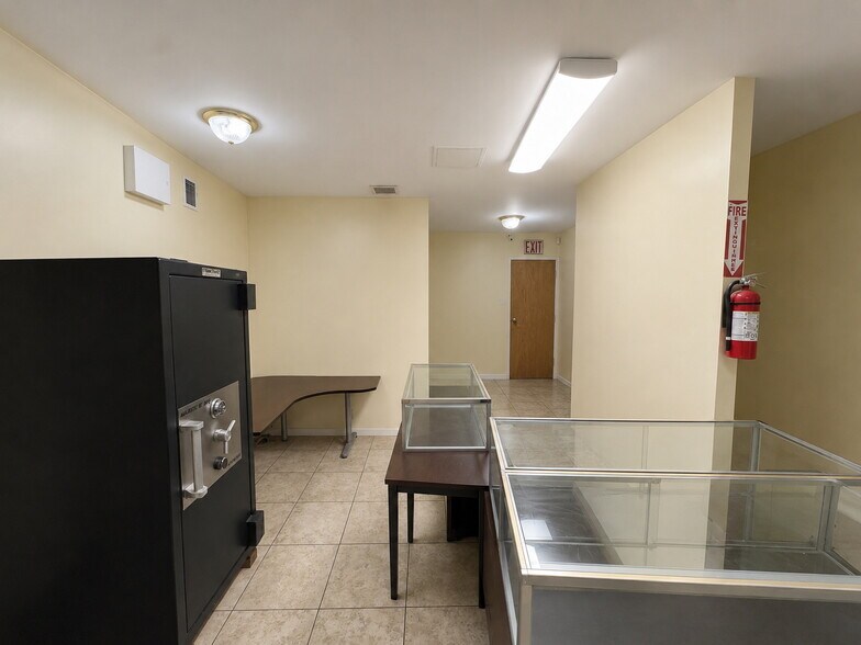 More Photos Of 6610 Fresh Pond Rd, Ridgewood Storefront Retail Residential For Lease