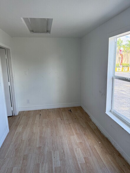 More Photos Of 3340 Palm Beach Blvd, Fort Myers Freestanding For Sale