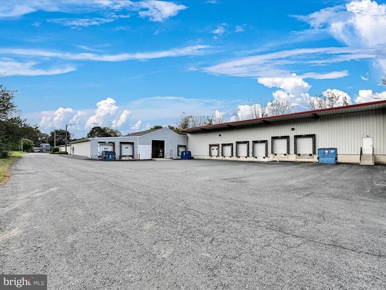 More Photos Of 345 Hill Rd, Womelsdorf Warehouse For Lease