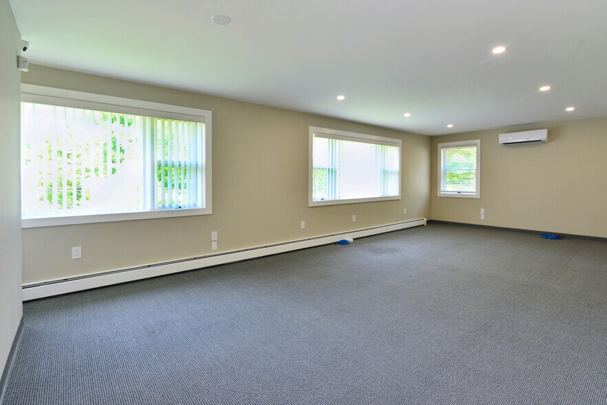 More Photos Of 186 Grove St, Franklin Office For Sale