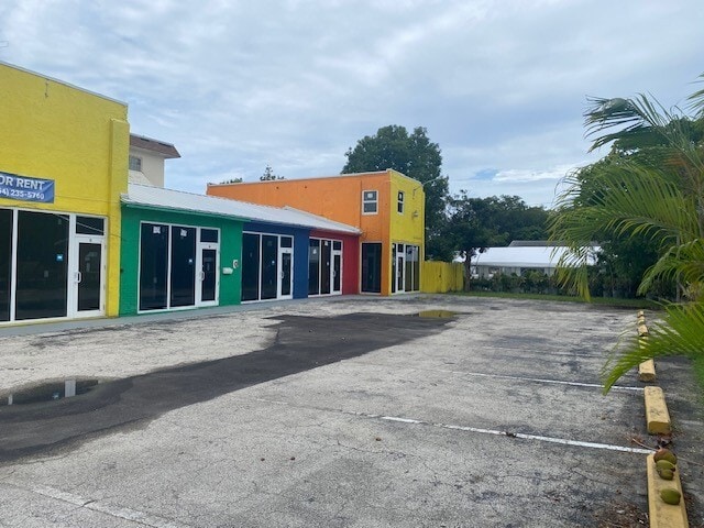 More Photos Of 118 NE 1st Ave, Hallandale Warehouse For Lease