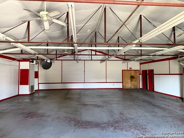 More Photos Of 1500 W Corpus Christi St, Beeville Freestanding For Sale