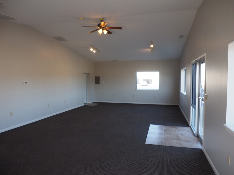 More Photos Of 9430 N Karen Dr, Mooresville Light Distribution For Lease