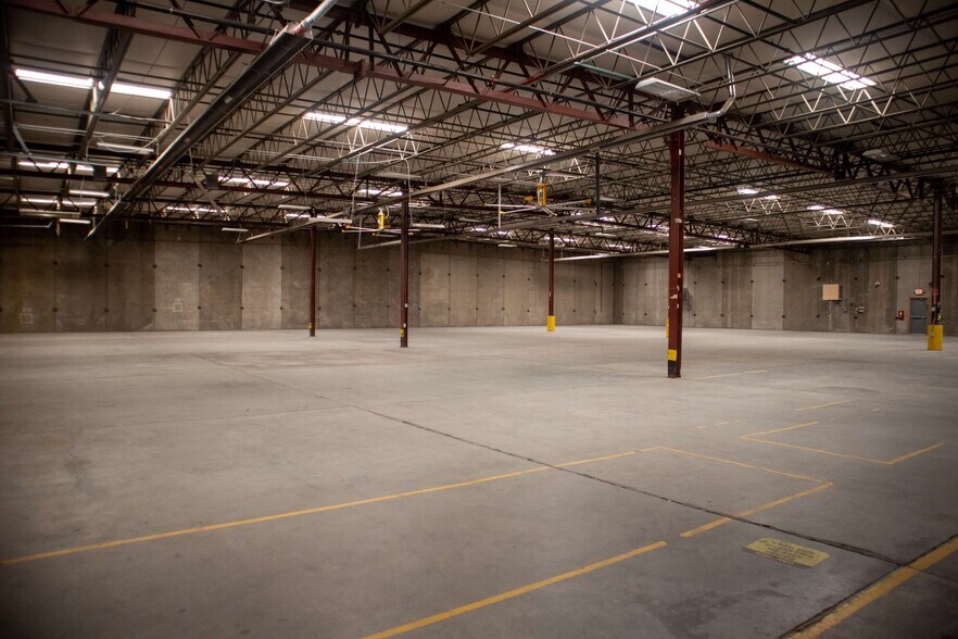 More Photos Of 6454 E Yellowstone Hwy, Evansville Warehouse For Lease