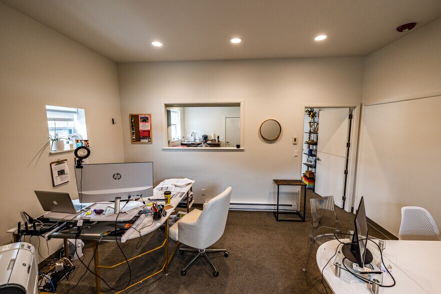 More Photos Of 121 Honeysuckle St, Bellevue Warehouse For Sale