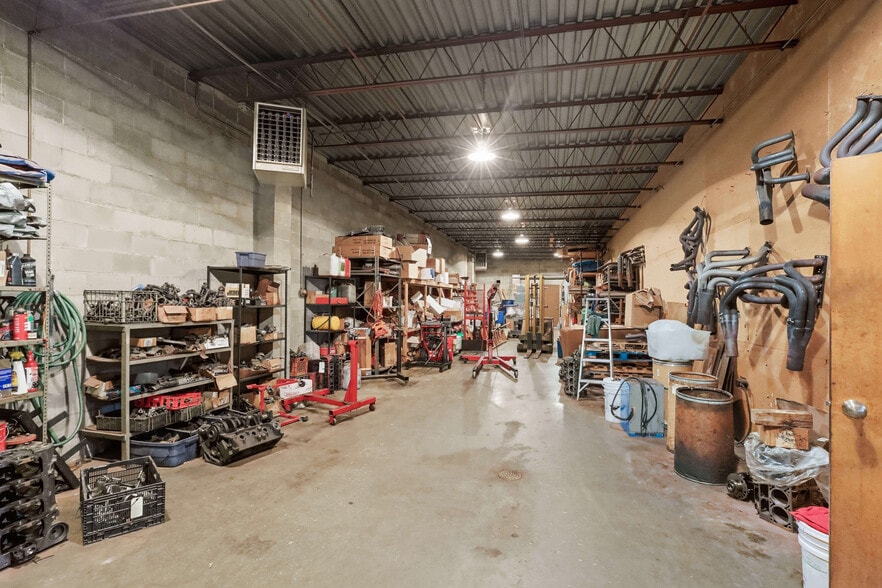 More Photos Of 3006 Avenue of the Cities, Moline Flex For Sale