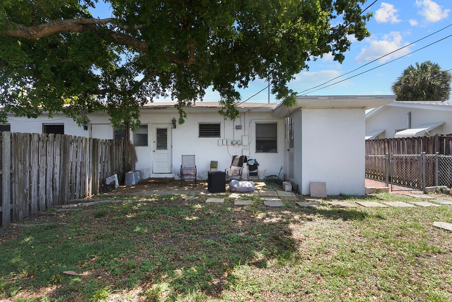 More Photos Of 1933 NE 26th Dr, Wilton Manors Apartments For Sale