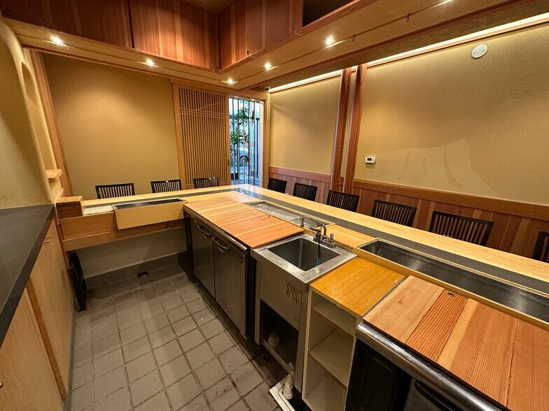 More Photos Of 1731 Kalakaua Ave, Honolulu Freestanding For Lease