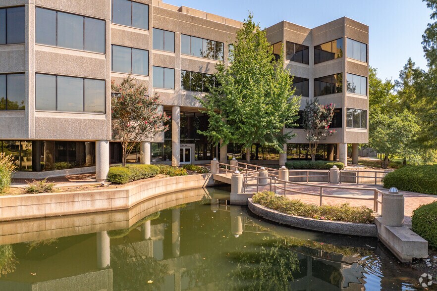 More Photos Of 2650 Thousand Oaks Blvd, Memphis Office For Lease