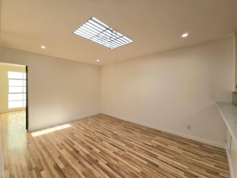 More Photos Of 823 Webster St, Oakland Storefront Retail Residential For Sale