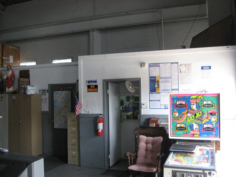 More Photos Of 920 Broadway, Newark Warehouse For Lease