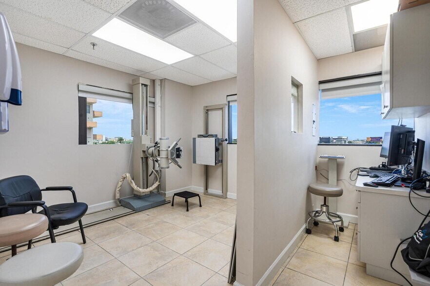 More Photos Of 351 NW Le Jeune Rd, Miami Medical For Sale