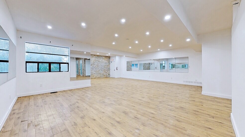 More Photos Of 715-717 Queen St E, Toronto Storefront Retail Office For Lease