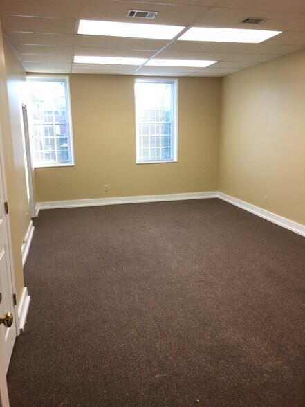 More Photos Of 301 Broome St, Lagrange Office For Lease