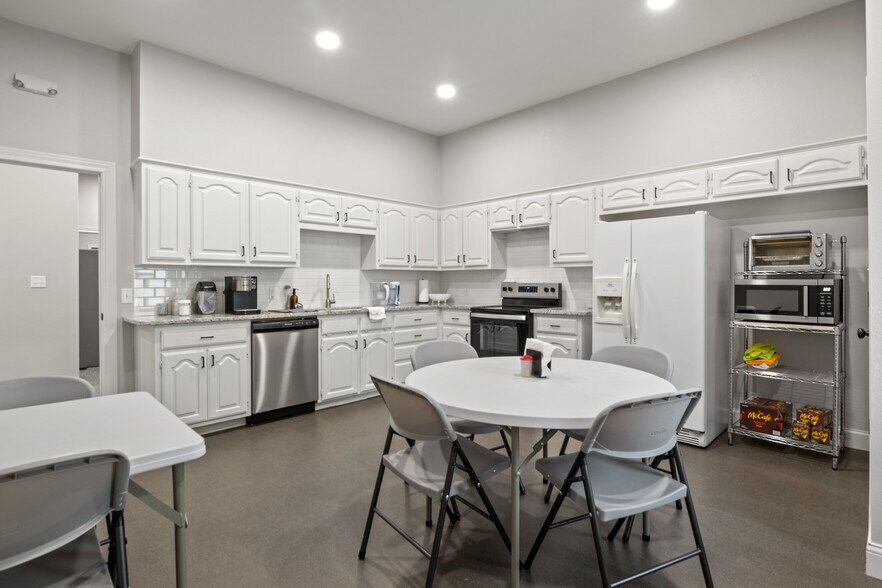 More Photos Of 107 E 11th St, Mount Pleasant Office For Sale