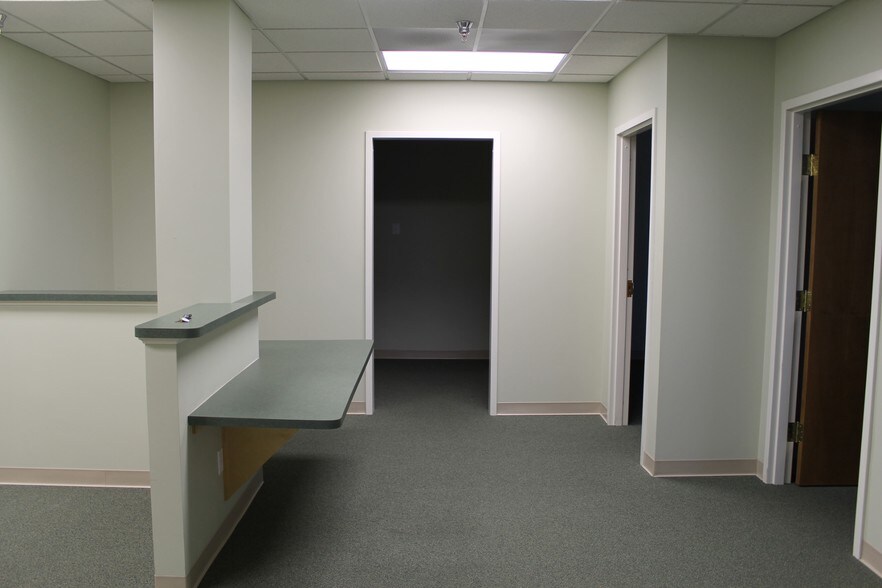 More Photos Of 23076 Three Notch Rd, California Office For Lease
