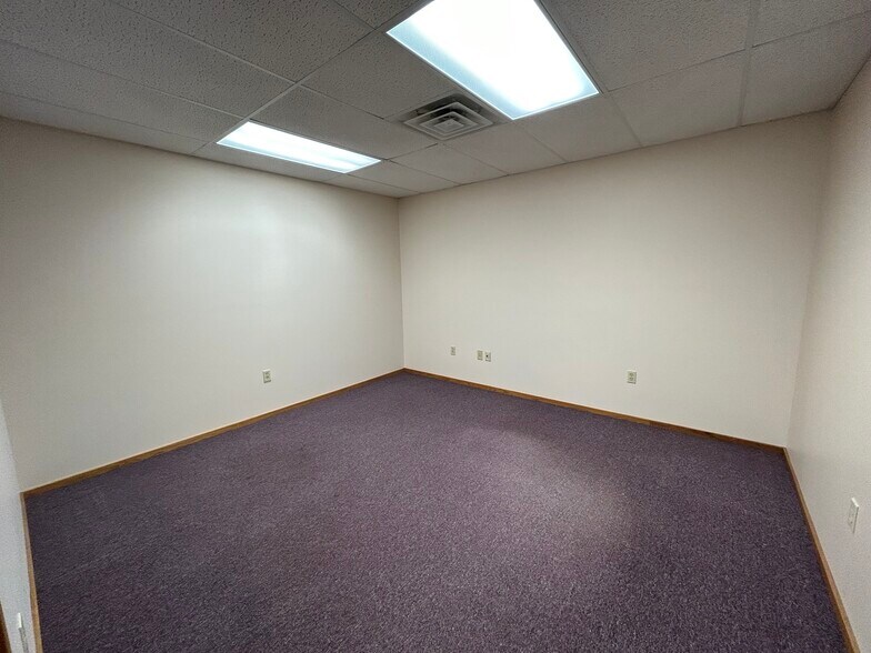More Photos Of 1820 Post Rd, Plover Storefront Retail Office For Lease