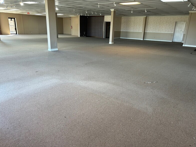 More Photos Of 60 Macarthur Dr, Alexandria Freestanding For Lease