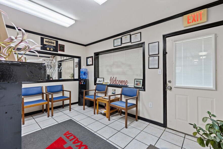 More Photos Of 955 W Kingsbury St, Seguin Auto Repair For Sale