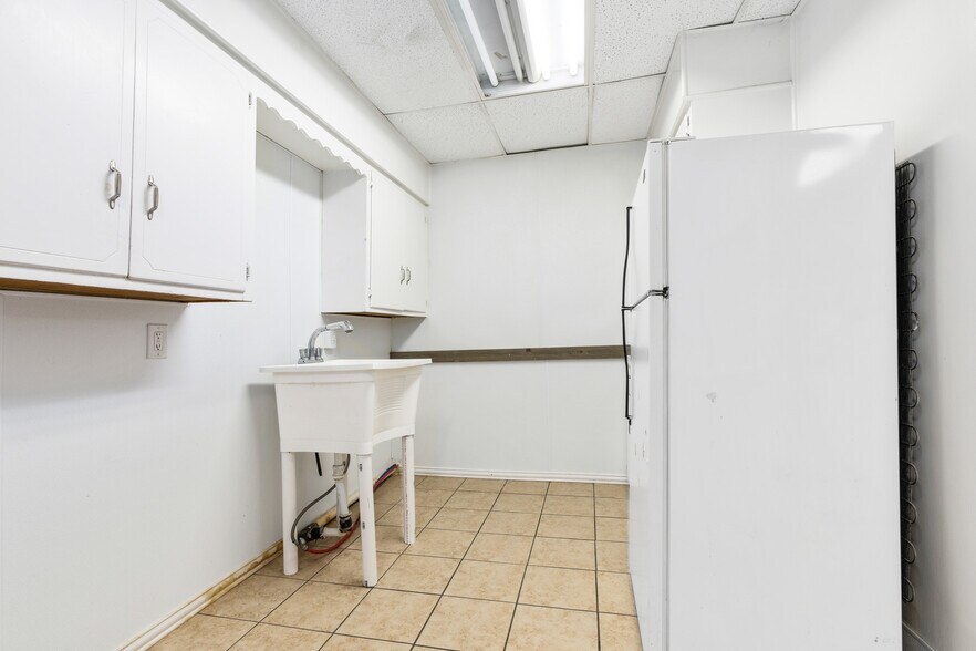 More Photos Of 103 W Main St, Itasca Storefront Retail Office For Sale