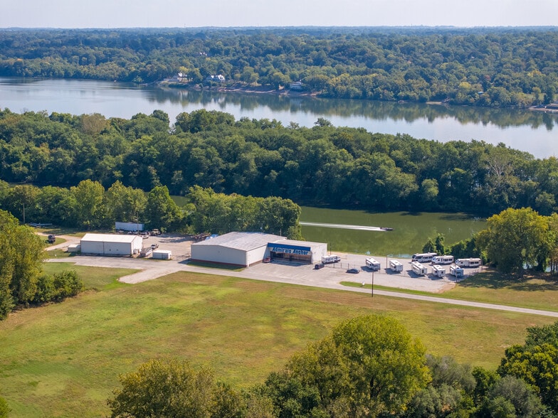 More Photos Of 4000 Utica Pike, Jeffersonville Marina For Sale