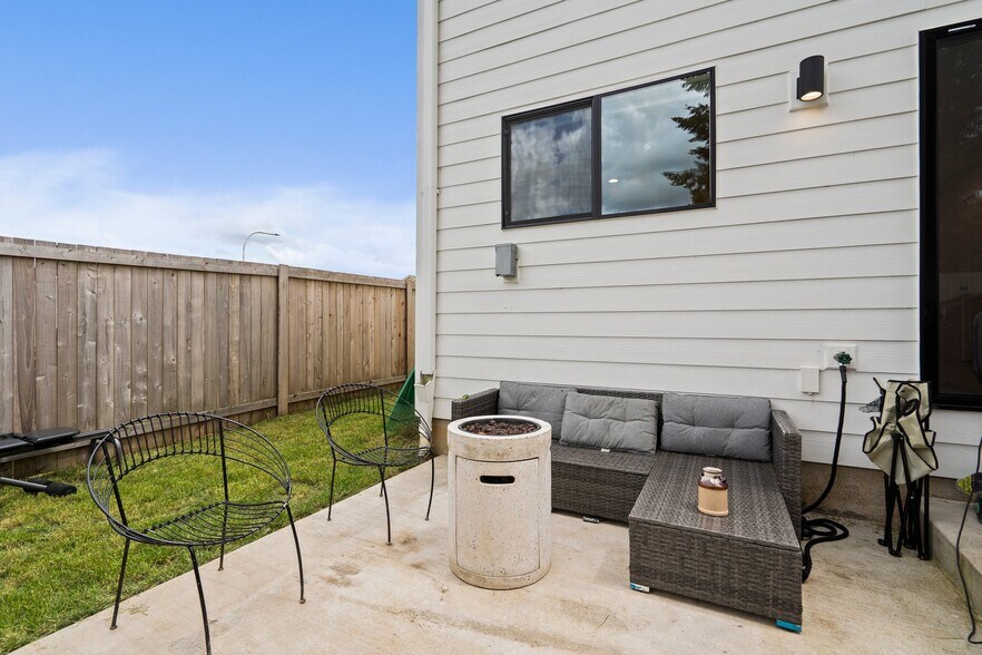 More Photos Of 1013 Peach Rd, Winlock Apartments For Sale