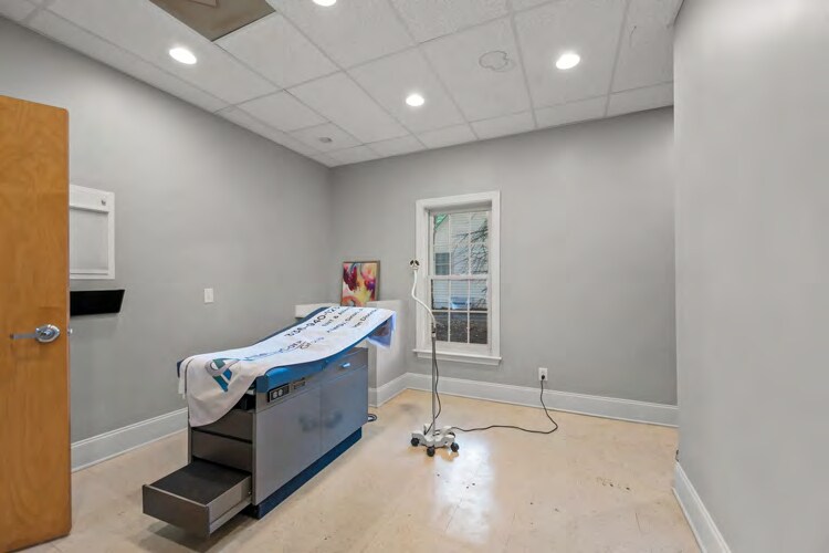 More Photos Of 6614 Shallowford Rd, Lewisville Medical For Sale