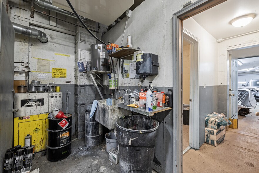 More Photos Of 20 Woodland St, Methuen Auto Repair For Sale