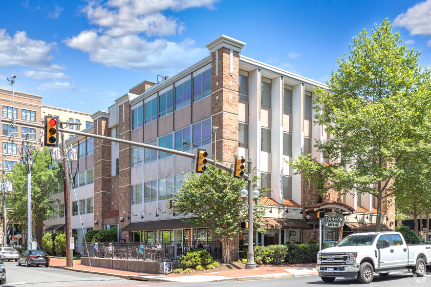 Primary Photo Of 450 W Broad St, Falls Church Office For Lease