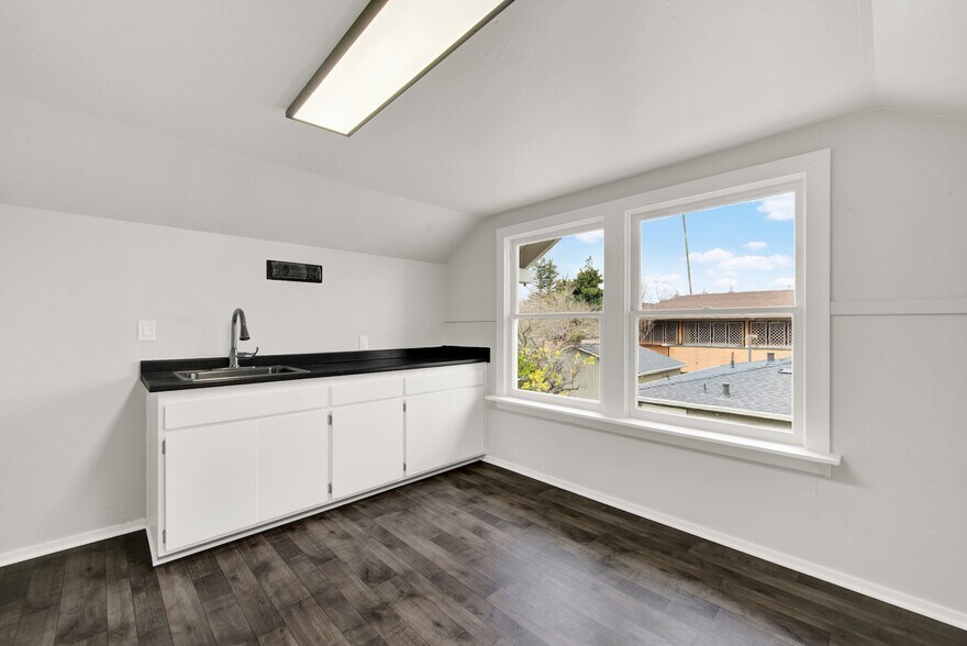 More Photos Of 1763 2nd St, Napa Office Residential For Sale