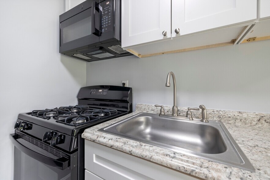 More Photos Of 310 Caroline Ave, La Plata Apartments For Sale