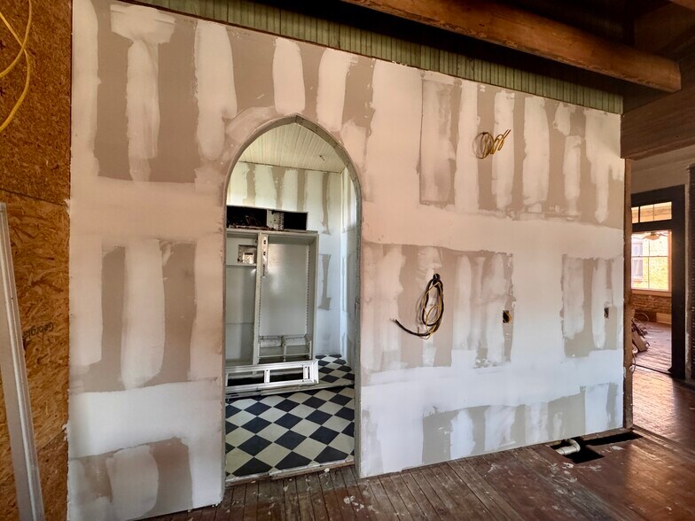 More Photos Of 2720 Cleveland St, Elloree Storefront Retail Residential For Sale