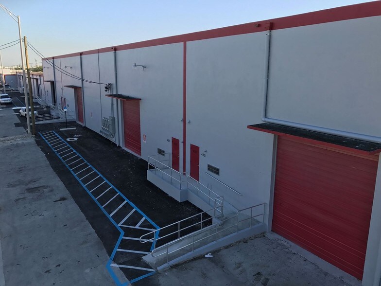 More Photos Of 4301-4341 E 10th Ave, Hialeah Warehouse For Lease
