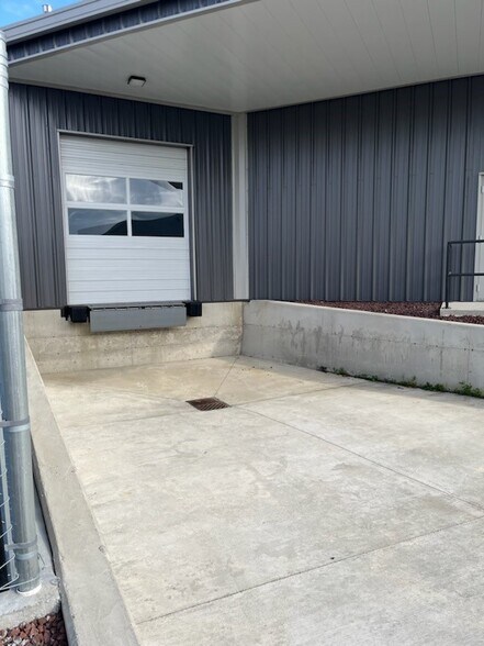 More Photos Of 1400-1442 W Smith Rd, Ferndale Industrial For Sale