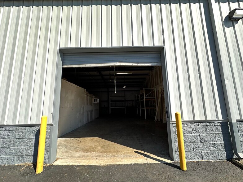 More Photos Of 2164 Platinum Rd, Apopka Light Distribution For Lease