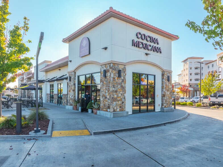 More Photos Of 67 Golf Course Dr, Rohnert Park Freestanding For Sale