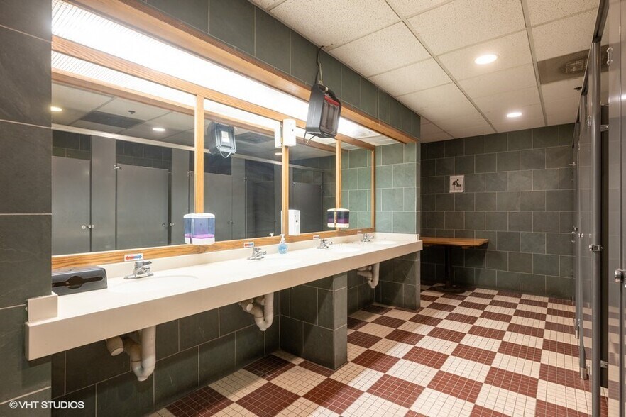 More Photos Of 2723-2727 W Howard St, Chicago Storefront For Sale