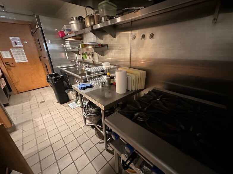More Photos Of 1731 Kalakaua Ave, Honolulu Freestanding For Lease