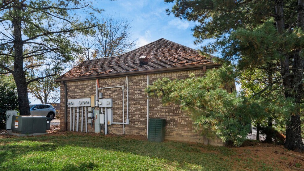 More Photos Of 3608-3616 Maple Ave, Zanesville Office For Sale