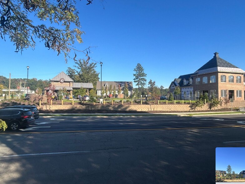 More Photos Of 17 Le Gordon Dr, Midlothian General Retail For Lease