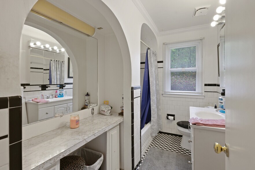 More Photos Of 3904 E Joppa Rd, Nottingham Flex For Sale