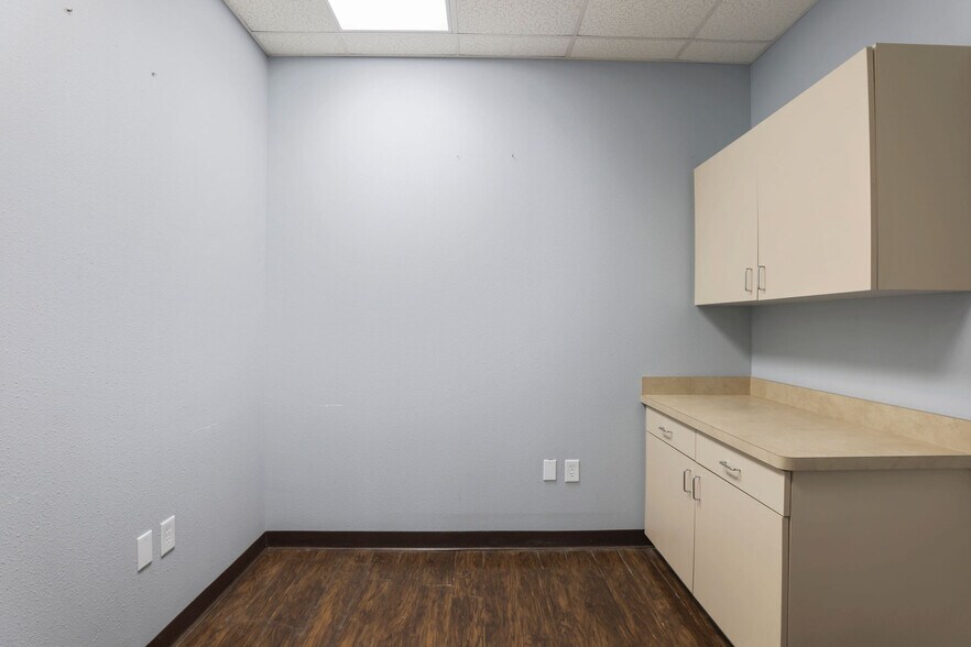 More Photos Of 118 Shenandoah Dr, The Woodlands Unknown For Lease