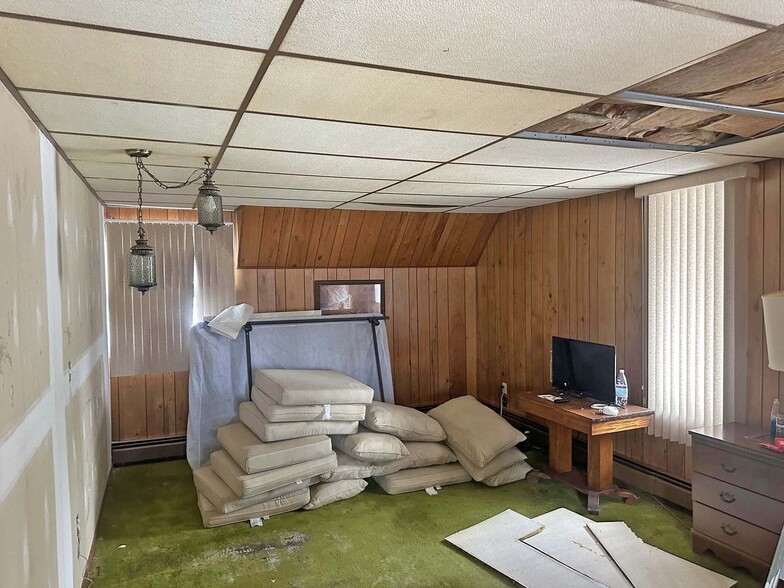 More Photos Of 982 W Center St, Sheppton Bar For Sale