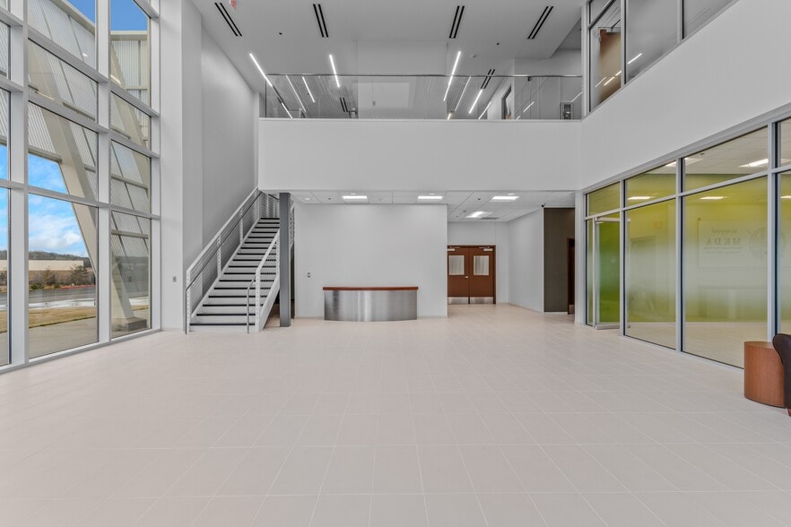 More Photos Of 100 Mkda Way, Griffin Manufacturing For Sale