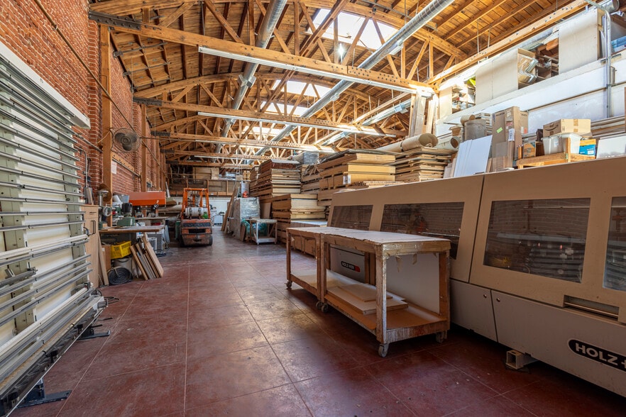 More Photos Of 4621 W Washington Blvd, Los Angeles Warehouse For Lease