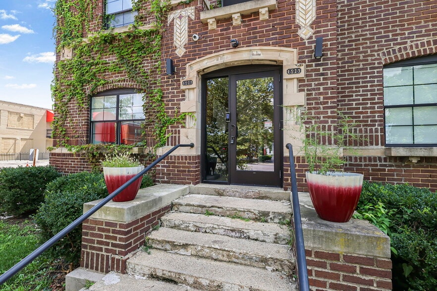 More Photos Of 595 E Broad St, Columbus Apartments For Sale